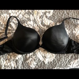 Victroria Secret black very sexy push up bra